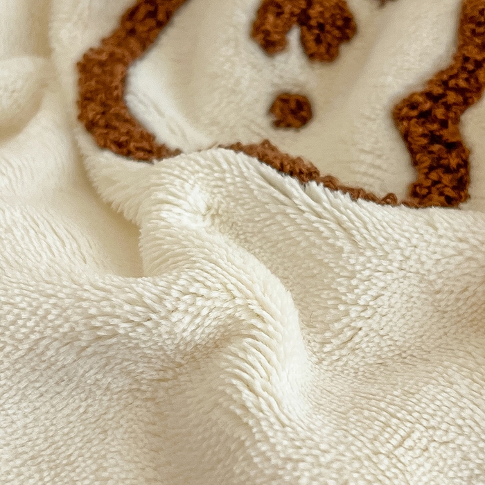 91家纺网 家纺一手货源 找家纺 雅居纺家纺 2025新款高克重牛奶绒毛巾绣四件套-小熊系列 小熊-白咖