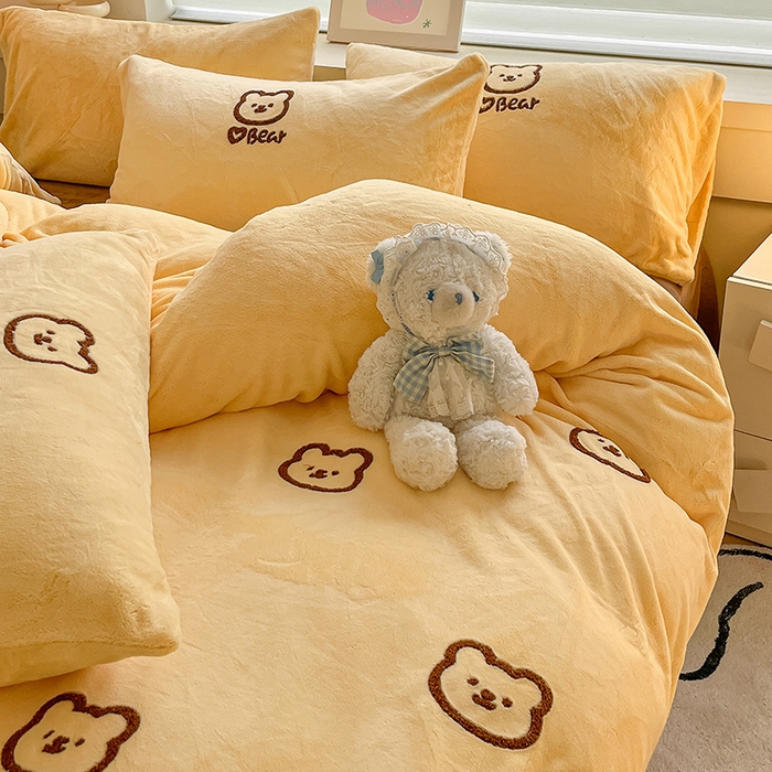 91家纺网 家纺一手货源 找家纺 雅居纺家纺 2025新款高克重牛奶绒毛巾绣四件套-小熊系列 小熊-黄咖