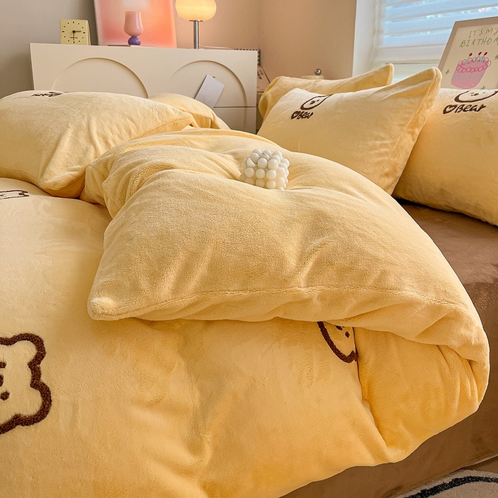 91家纺网 家纺一手货源 找家纺 雅居纺家纺 2025新款高克重牛奶绒毛巾绣四件套-小熊系列 小熊-黄咖