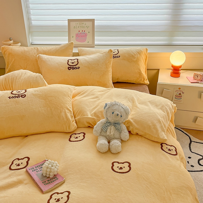 91家纺网 家纺一手货源 找家纺 雅居纺家纺 2025新款高克重牛奶绒毛巾绣四件套-小熊系列 小熊-黄咖