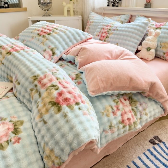 91家纺网 家纺一手货源 找家纺 梵克保罗 2025秋冬新款牛奶绒泡泡绒印花卡通花卉兔毛单被套三件套四件套 蔷薇花