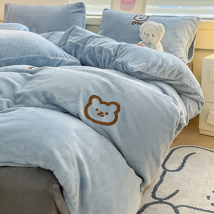 91家纺网 家纺一手货源 找家纺 雅居纺家纺 2025新款高克重牛奶绒毛巾绣四件套-小熊系列 小熊-蓝灰