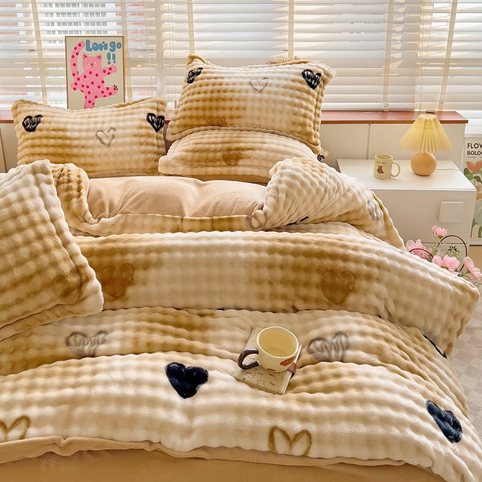 91家纺网 家纺一手货源 找家纺 梵克保罗 2025秋冬新款牛奶绒泡泡绒印花卡通花卉兔毛单被套三件套四件套 爱心泡泡-咖