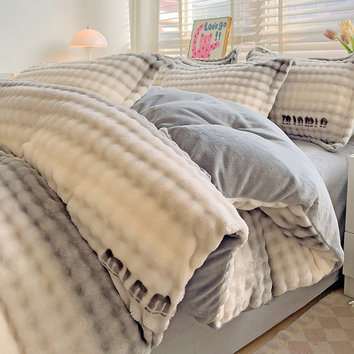 91家纺网 家纺一手货源 找家纺 梵克保罗 2025秋冬新款牛奶绒泡泡绒印花卡通花卉兔毛单被套三件套四件套 灰色空间