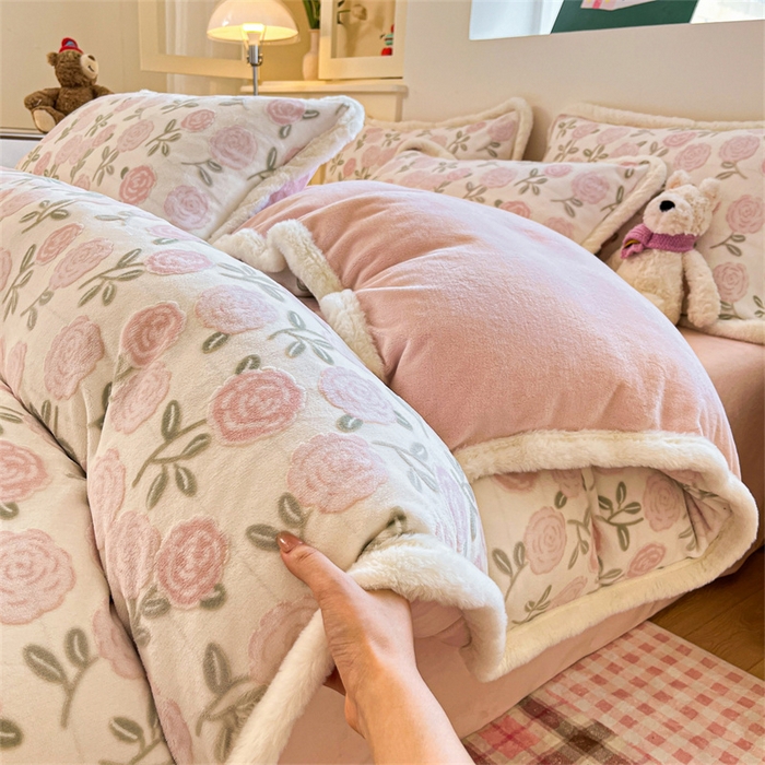 91家纺网 家纺一手货源 找家纺 （总）启程家纺 2025新款雕花牛奶绒四件套包边款