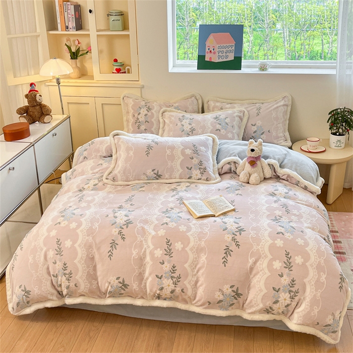 91家纺网 家纺一手货源 找家纺 启程家纺 2025新款雕花牛奶绒四件套包边款 小雏菊-粉-包边款