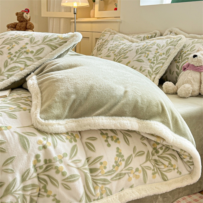 91家纺网 家纺一手货源 找家纺 启程家纺 2025新款雕花牛奶绒四件套包边款 小豆芽-绿-包边款