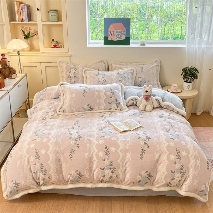 91家纺网 家纺一手货源 找家纺 启程家纺 2025新款雕花牛奶绒四件套包边款 小雏菊-粉-包边款