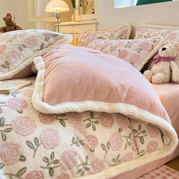 91家纺网 家纺一手货源 找家纺 启程家纺 2025新款雕花牛奶绒四件套包边款 玫瑰-粉-包边款