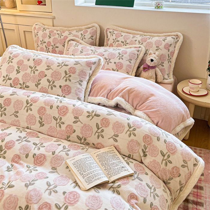 91家纺网 家纺一手货源 找家纺 启程家纺 2025新款雕花牛奶绒四件套包边款 玫瑰-粉-包边款