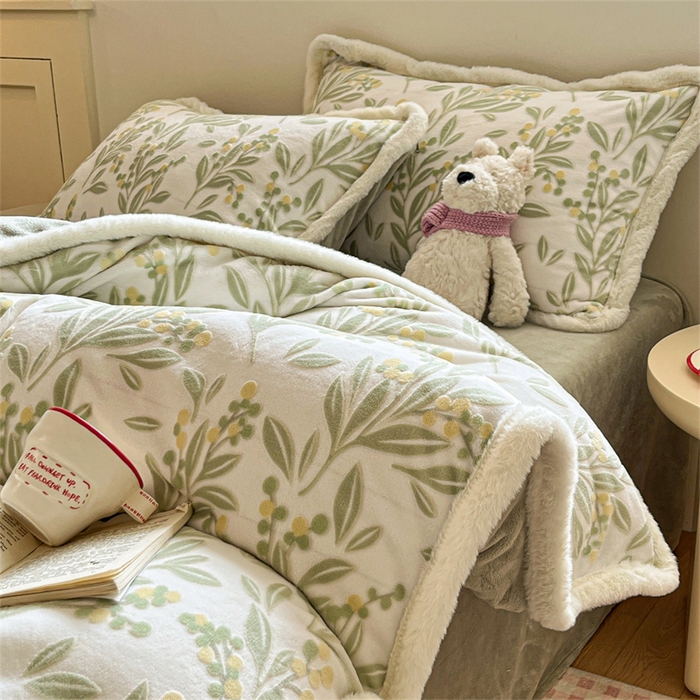 91家纺网 家纺一手货源 找家纺 启程家纺 2025新款雕花牛奶绒四件套包边款 小豆芽-绿-包边款