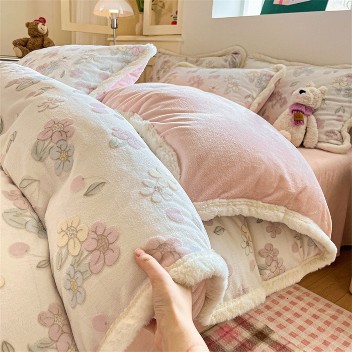 91家纺网 家纺一手货源 找家纺 启程家纺 2025新款雕花牛奶绒四件套包边款 花野漫屿-包边款