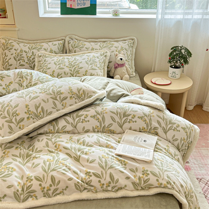 91家纺网 家纺一手货源 找家纺 启程家纺 2025新款雕花牛奶绒四件套包边款 小豆芽-绿-包边款