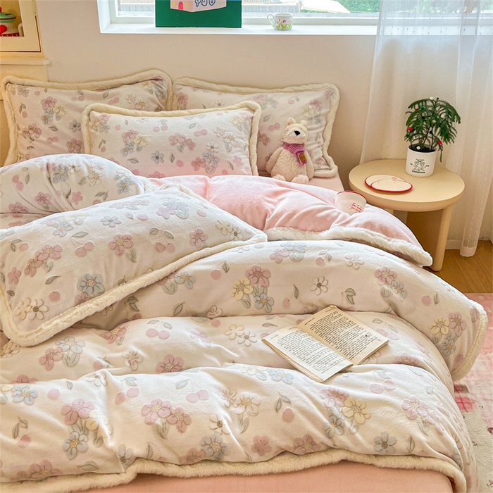 91家纺网 家纺一手货源 找家纺 启程家纺 2025新款雕花牛奶绒四件套包边款 花野漫屿-包边款