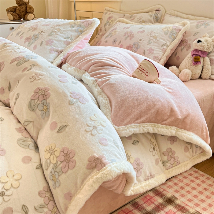 91家纺网 家纺一手货源 找家纺 （总）启程家纺 2025新款雕花牛奶绒四件套包边款