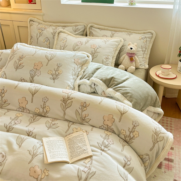 91家纺网 家纺一手货源 找家纺 启程家纺 2025新款雕花牛奶绒四件套包边款 铃兰花-包边款