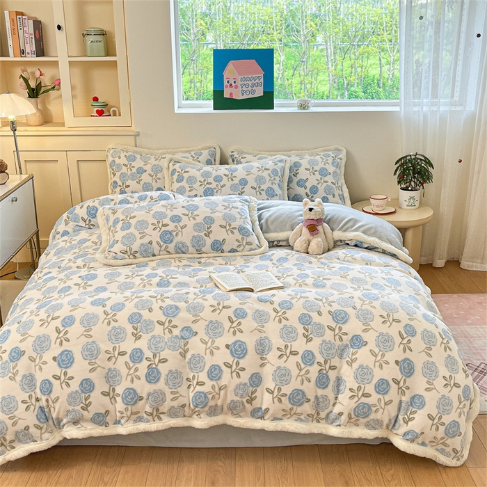 91家纺网 家纺一手货源 找家纺 启程家纺 2025新款雕花牛奶绒四件套包边款 玫瑰-蓝-包边款