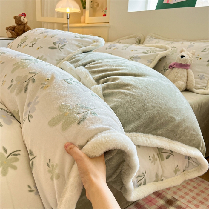 91家纺网 家纺一手货源 找家纺 启程家纺 2025新款雕花牛奶绒四件套包边款 风信子-包边款