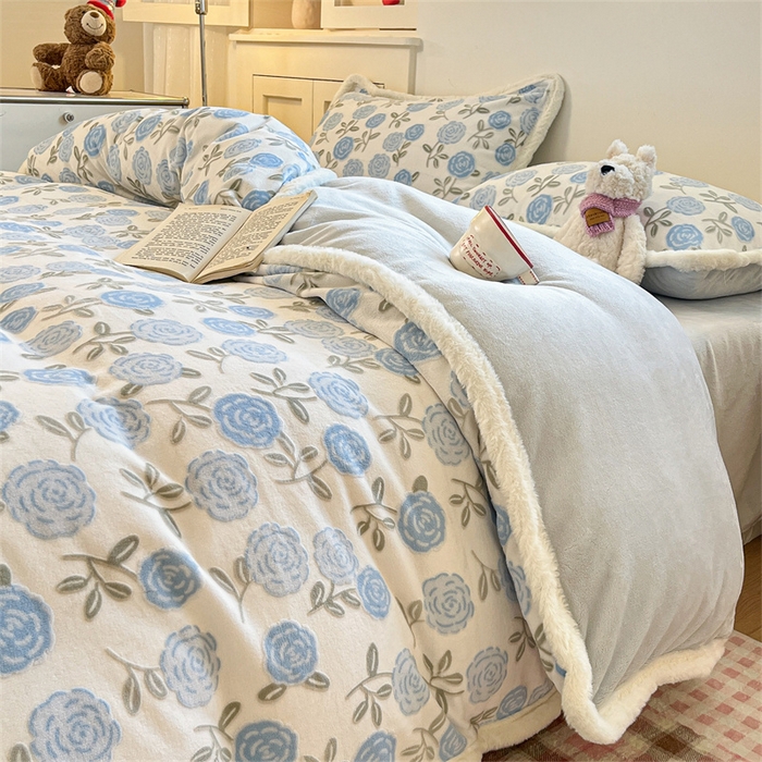 91家纺网 家纺一手货源 找家纺 启程家纺 2025新款雕花牛奶绒四件套包边款 玫瑰-蓝-包边款