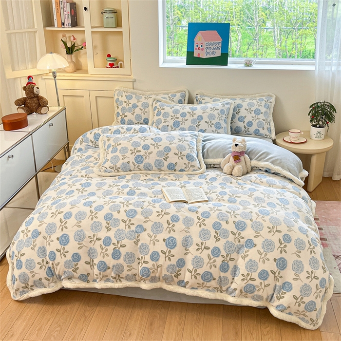 91家纺网 家纺一手货源 找家纺 启程家纺 2025新款雕花牛奶绒四件套包边款 玫瑰-蓝-包边款