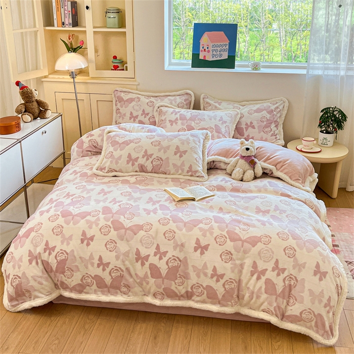 91家纺网 家纺一手货源 找家纺 启程家纺 2025新款雕花牛奶绒四件套包边款 蝶恋花-粉-包边款