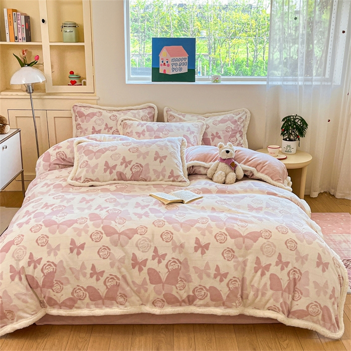 91家纺网 家纺一手货源 找家纺 启程家纺 2025新款雕花牛奶绒四件套包边款 蝶恋花-粉-包边款