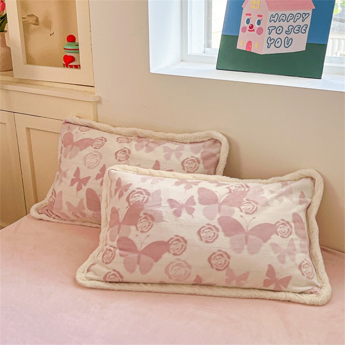 91家纺网 家纺一手货源 找家纺 启程家纺 2025新款雕花牛奶绒四件套包边款 蝶恋花-粉-包边款