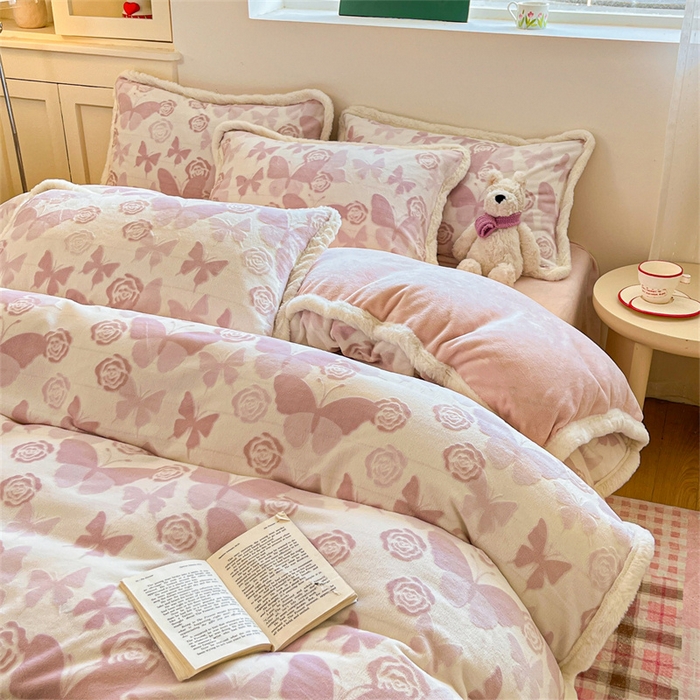 91家纺网 家纺一手货源 找家纺 启程家纺 2025新款雕花牛奶绒四件套包边款 蝶恋花-粉-包边款