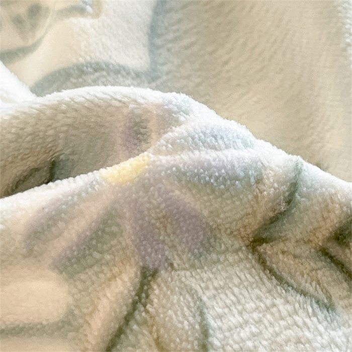 91家纺网 家纺一手货源 找家纺 启程家纺 2025新款雕花牛奶绒四件套包边款 小雏菊-绿-包边款