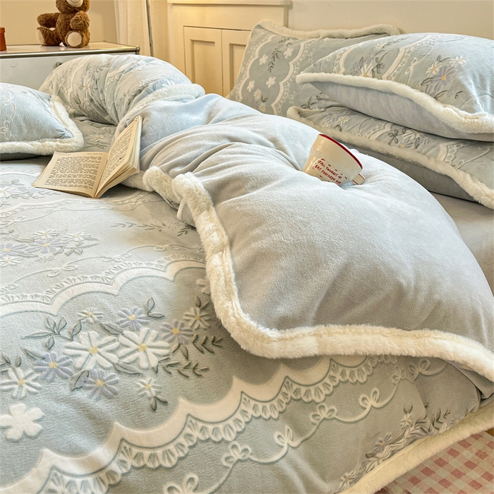 91家纺网 家纺一手货源 找家纺 启程家纺 2025新款雕花牛奶绒四件套包边款 小雏菊-绿-包边款