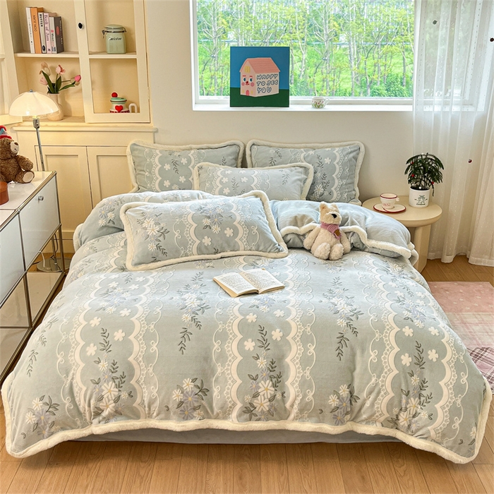91家纺网 家纺一手货源 找家纺 启程家纺 2025新款雕花牛奶绒四件套包边款 小雏菊-绿-包边款
