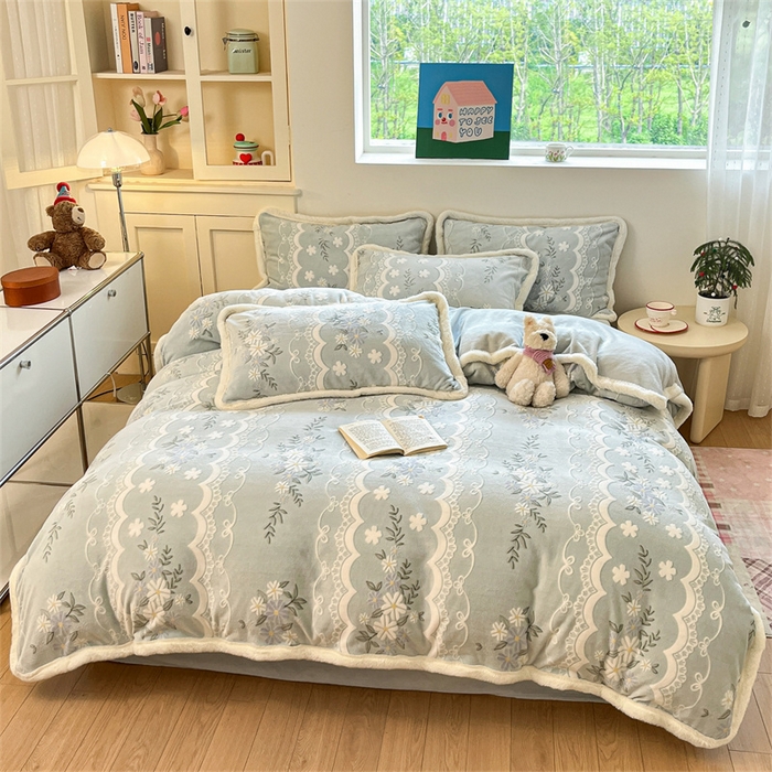 91家纺网 家纺一手货源 找家纺 启程家纺 2025新款雕花牛奶绒四件套包边款 小雏菊-绿-包边款