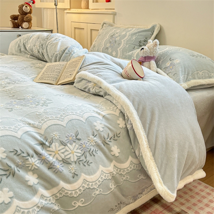 91家纺网 家纺一手货源 找家纺 启程家纺 2025新款雕花牛奶绒四件套包边款 小雏菊-绿-包边款