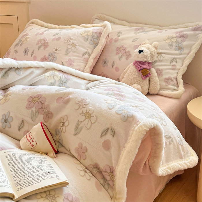 91家纺网 家纺一手货源 找家纺 启程家纺 2025新款雕花牛奶绒四件套包边款 花野漫屿-包边款