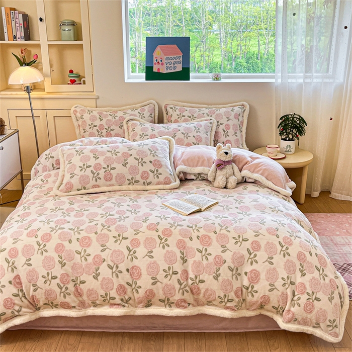 91家纺网 家纺一手货源 找家纺 （总）启程家纺 2025新款雕花牛奶绒四件套包边款