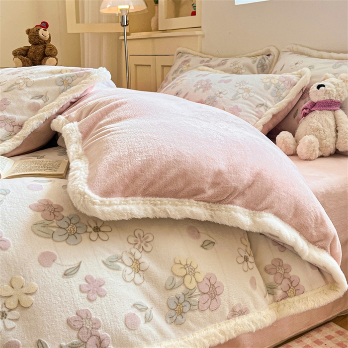 91家纺网 家纺一手货源 找家纺 启程家纺 2025新款雕花牛奶绒四件套包边款 花野漫屿-包边款