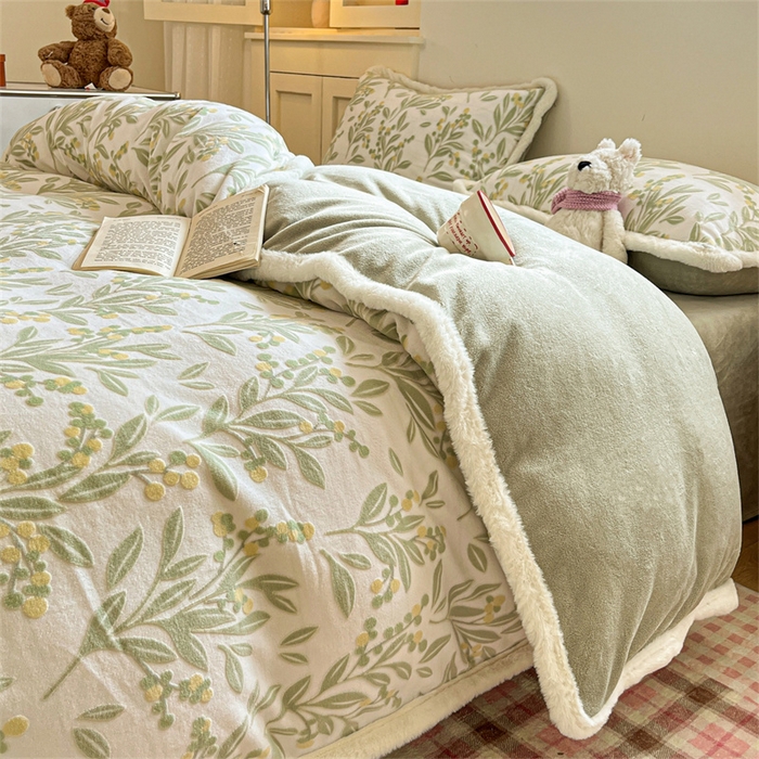 91家纺网 家纺一手货源 找家纺 启程家纺 2025新款雕花牛奶绒四件套包边款 小豆芽-绿-包边款