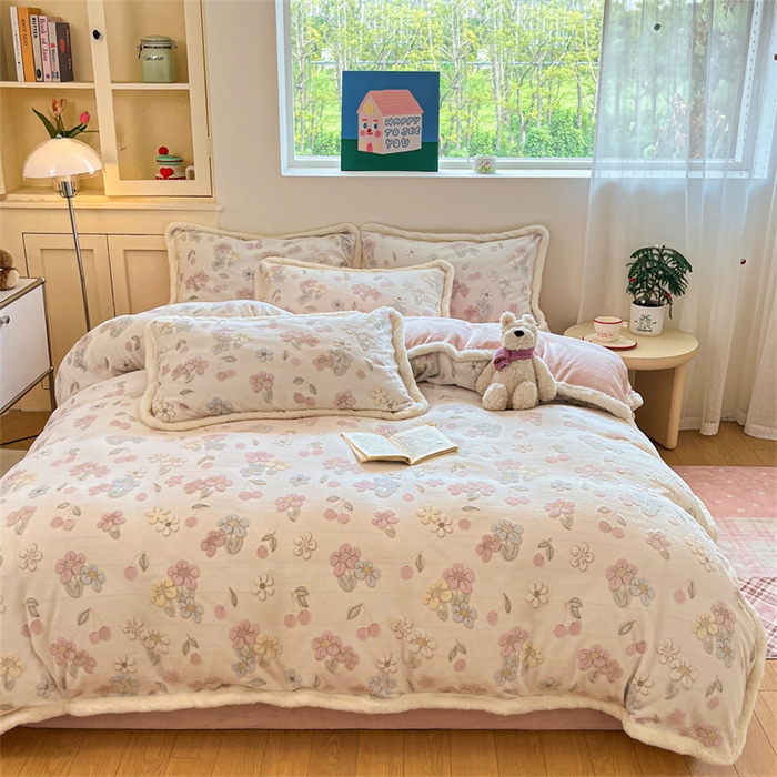 91家纺网 家纺一手货源 找家纺 启程家纺 2025新款雕花牛奶绒四件套包边款 花野漫屿-包边款