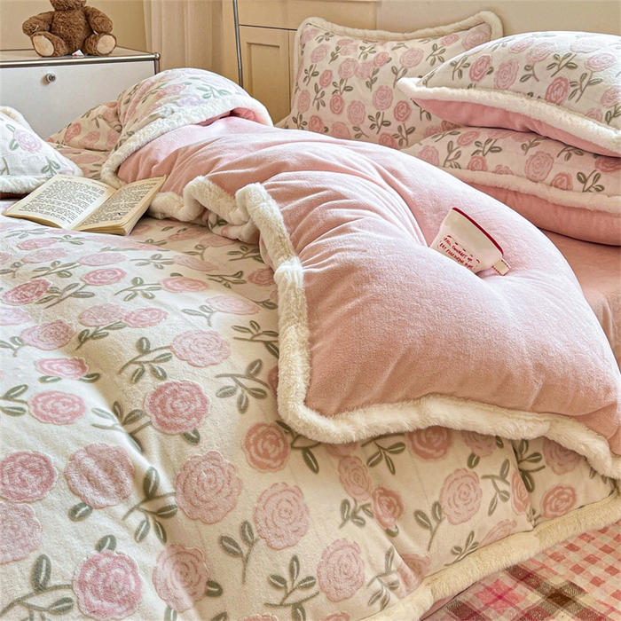 91家纺网 家纺一手货源 找家纺 （总）启程家纺 2025新款雕花牛奶绒四件套包边款