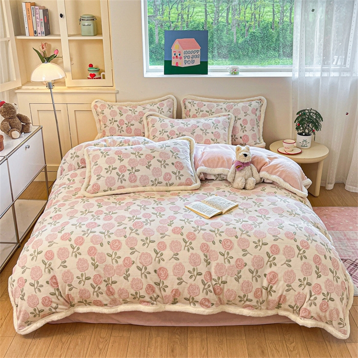 91家纺网 家纺一手货源 找家纺 （总）启程家纺 2025新款雕花牛奶绒四件套包边款