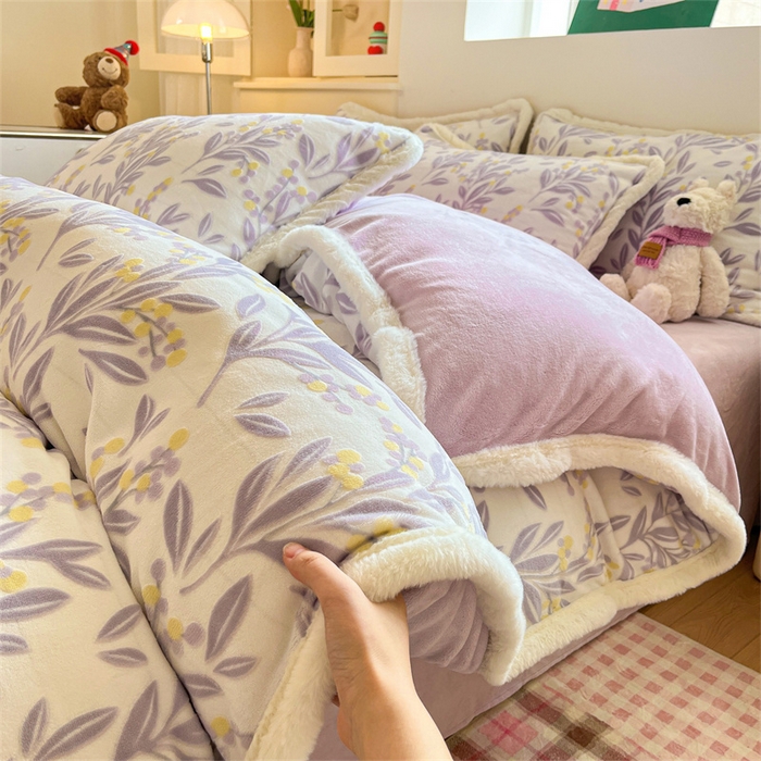 91家纺网 家纺一手货源 找家纺 启程家纺 2025新款雕花牛奶绒四件套包边款 小豆芽-紫-包边款