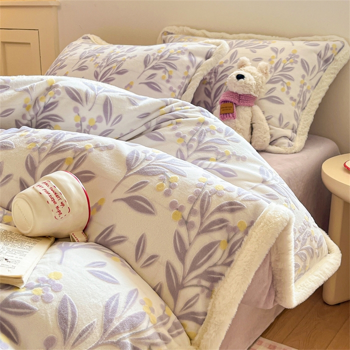 91家纺网 家纺一手货源 找家纺 启程家纺 2025新款雕花牛奶绒四件套包边款 小豆芽-紫-包边款