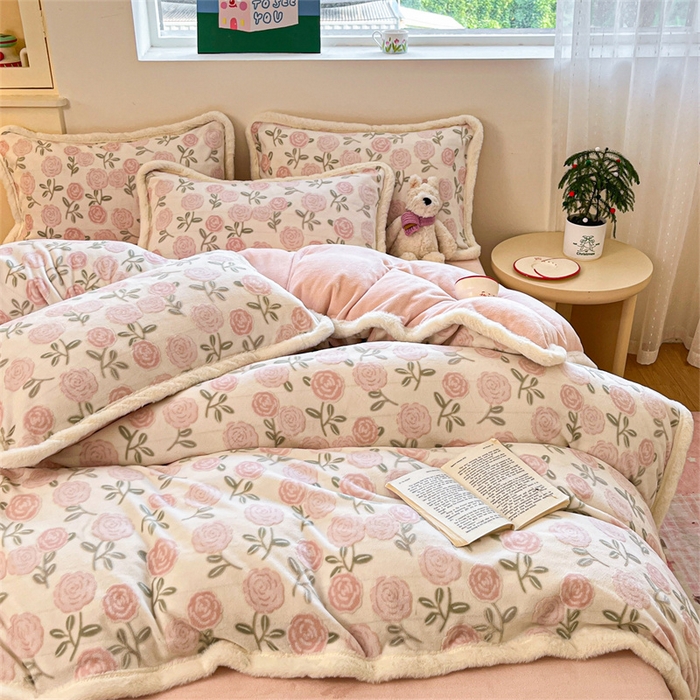 91家纺网 家纺一手货源 找家纺 启程家纺 2025新款雕花牛奶绒四件套包边款 玫瑰-粉-包边款