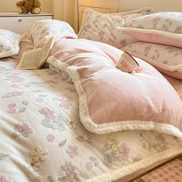 91家纺网 家纺一手货源 找家纺 启程家纺 2025新款雕花牛奶绒四件套包边款 花野漫屿-包边款