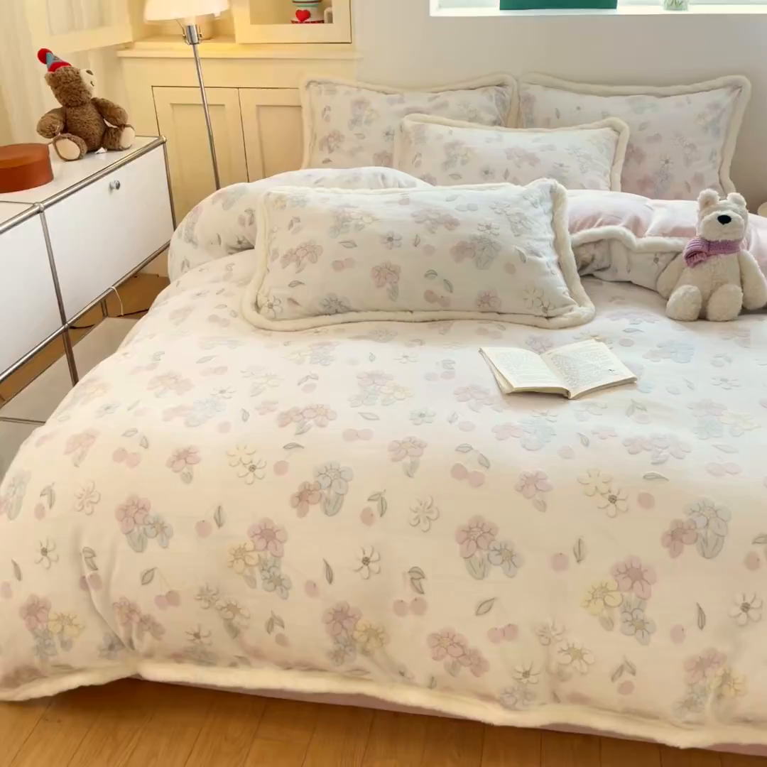 91家纺网 家纺一手货源 找家纺 启程家纺 2025新款雕花牛奶绒四件套包边款 花野漫屿-包边款