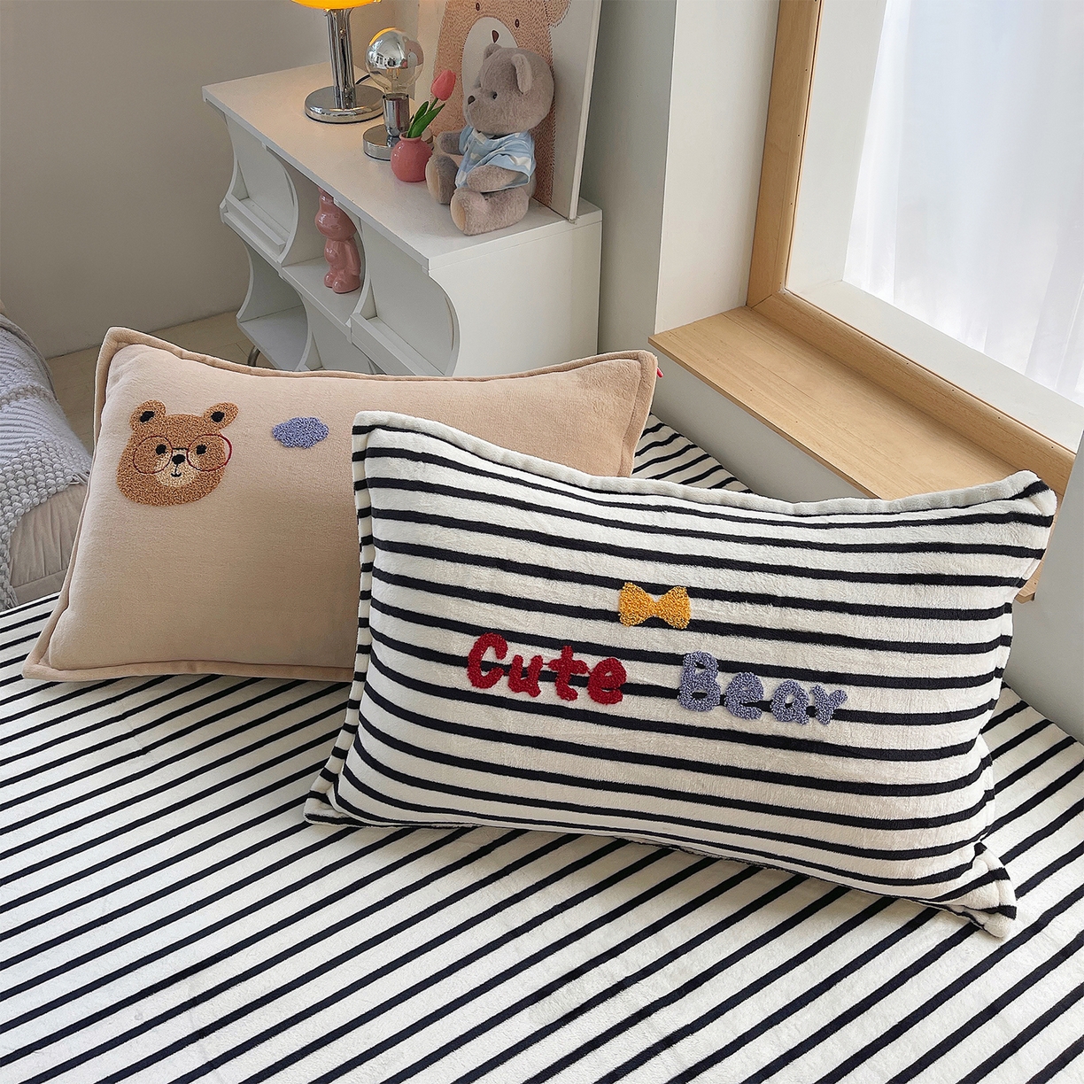 91家纺网 家纺一手货源 找家纺 （总）炫拼家纺 2025新款高克重牛奶绒满版毛巾绣卡通加厚四件套-糯米系列