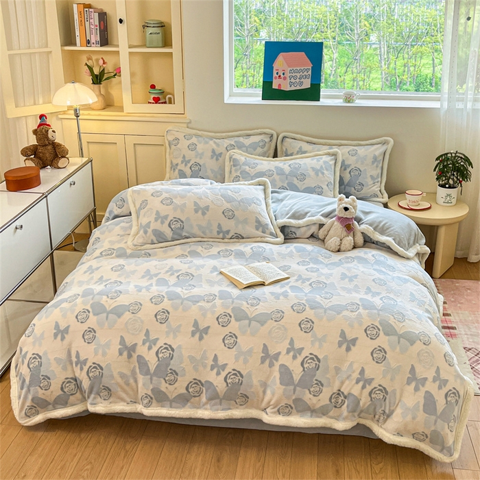 91家纺网 家纺一手货源 找家纺 启程家纺 2025新款雕花牛奶绒四件套包边款 蝶恋花-蓝-包边款