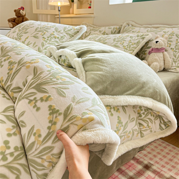 91家纺网 家纺一手货源 找家纺 启程家纺 2025新款雕花牛奶绒四件套包边款 小豆芽-绿-包边款