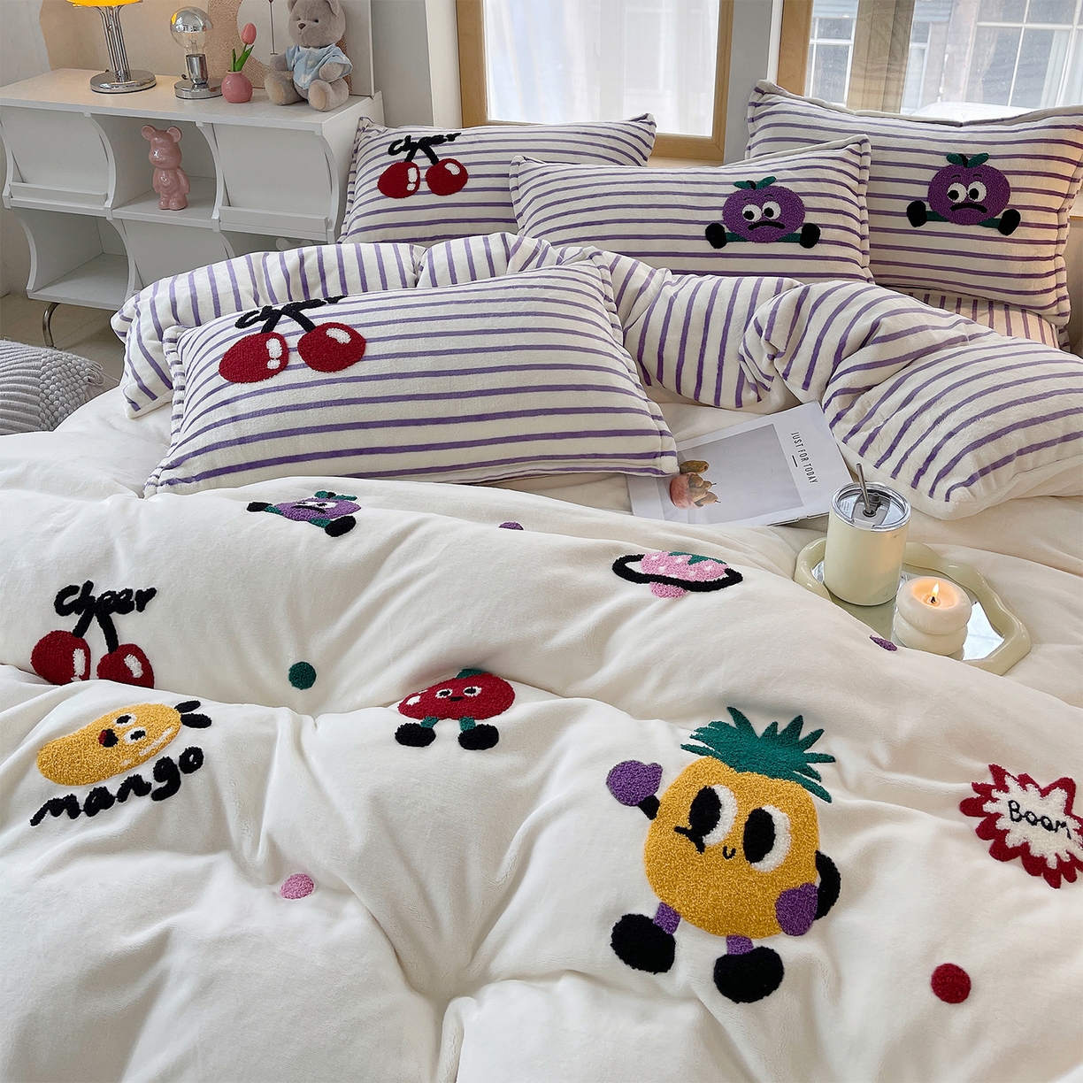 91家纺网 家纺一手货源 找家纺 炫拼家纺 2025新款高克重牛奶绒满版毛巾绣卡通加厚四件套-糯米系列 糯米-水果派对