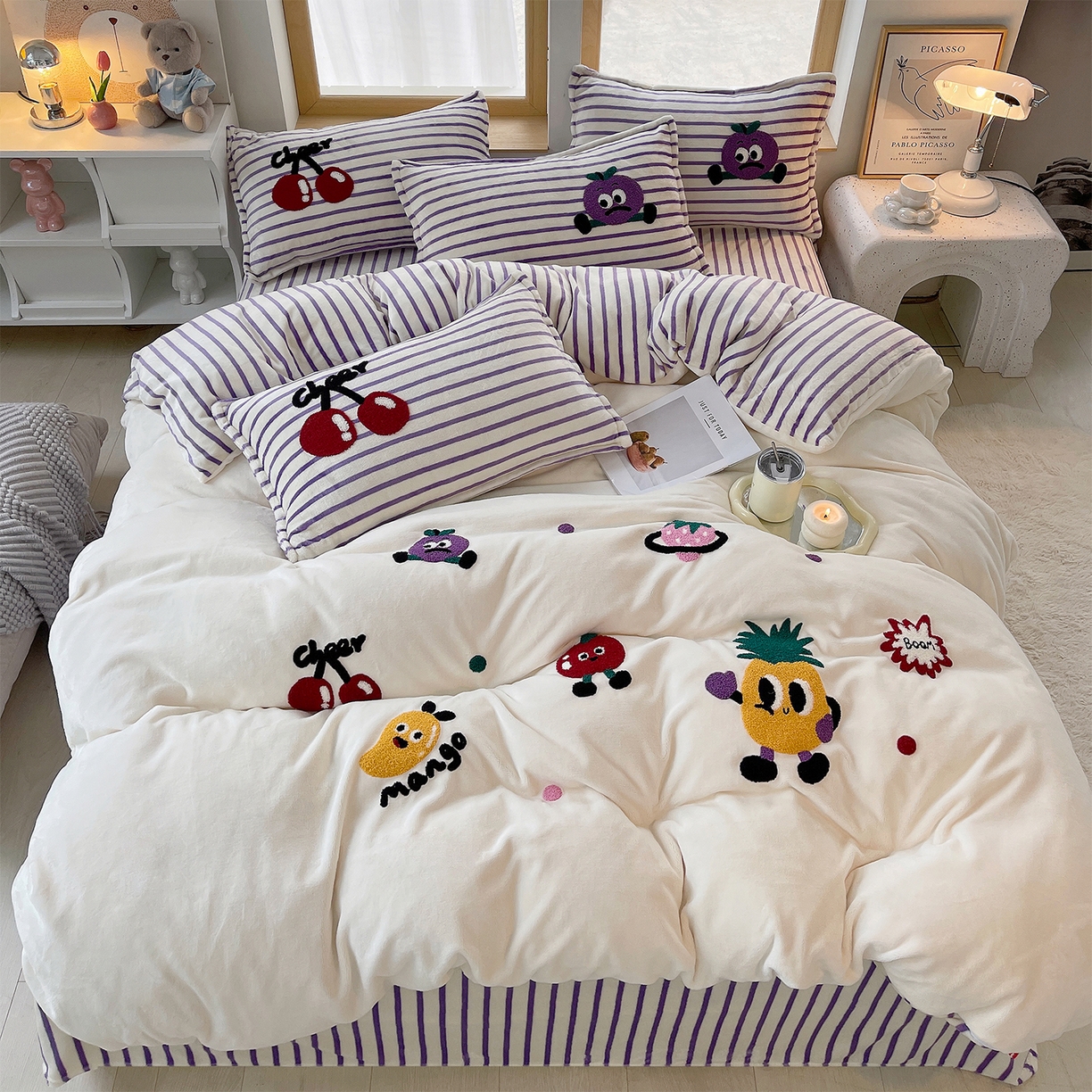 91家纺网 家纺一手货源 找家纺 炫拼家纺 2025新款高克重牛奶绒满版毛巾绣卡通加厚四件套-糯米系列 糯米-水果派对